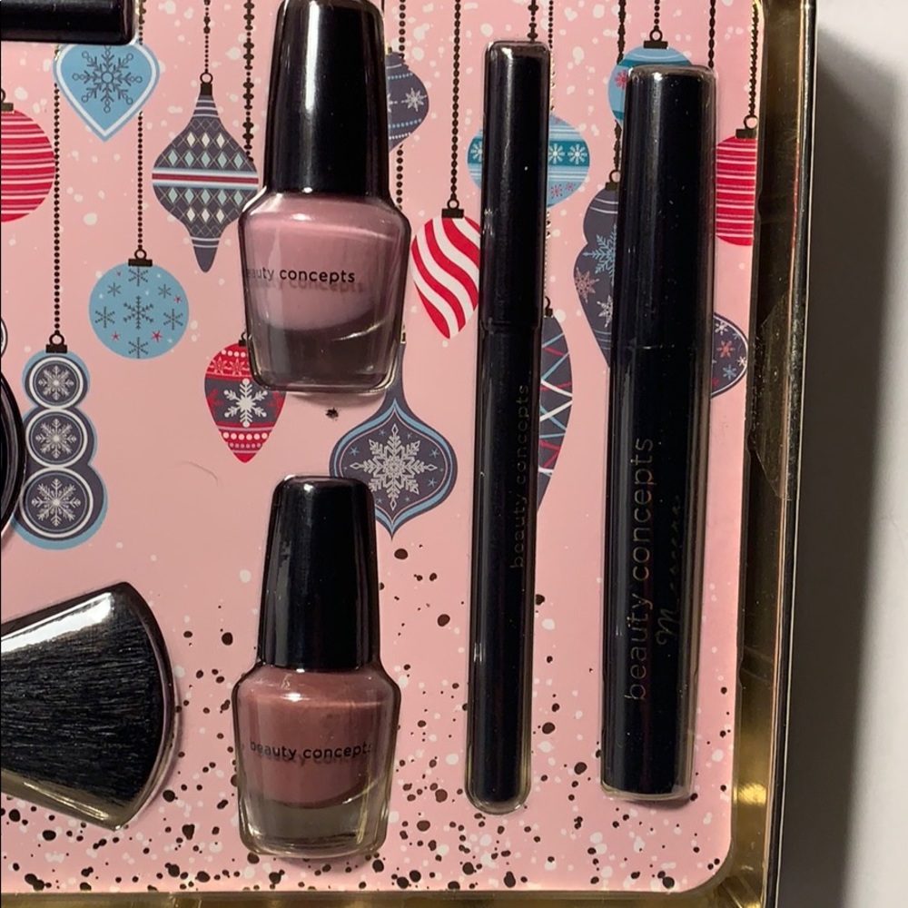 Beauty Concepts Gift of Glam Collection NWT - Picture 9 of 10